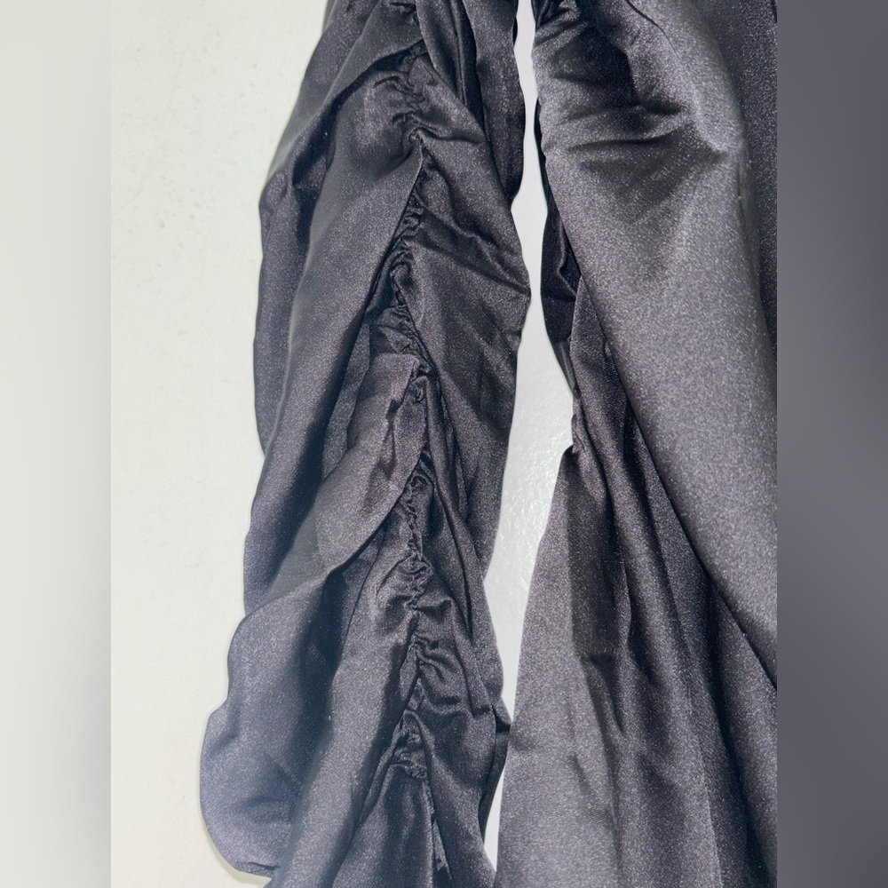 Black Ruched Zip-Up Top - Picture 5 of 6